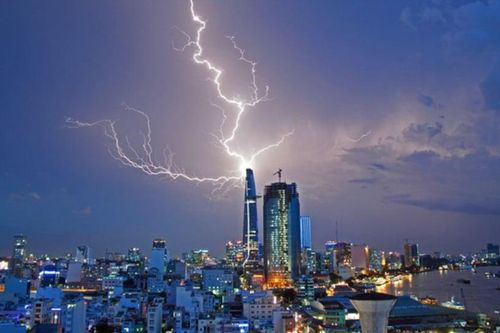 Vì sao xảy ra hiện tượng sấm chớp khi trời mưa?