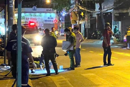 Tông vào cột điện, tài xế xe ôm công nghệ tử vong lúc rạng sáng