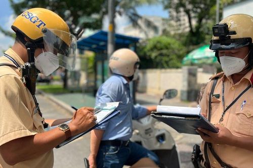 Từ tháng 7/2025: Vợ chồng đi xe của nhau, không chính chủ có bị phạt tới 8 triệu đồng không?