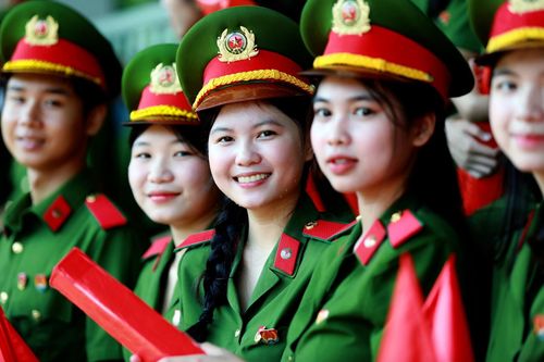 Choáng tỷ lệ 1 'chọi' 80 vào trường công an