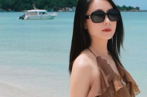 Không diện bikini đi biển, Hồng Diễm vẫn khiến fan trầm trồ