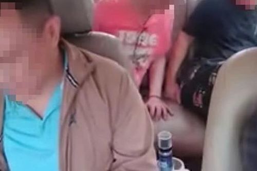 Sự thật về clip 'khách nước ngoài xé tiền Việt Nam, tài xế taxi dạy cho bài học'