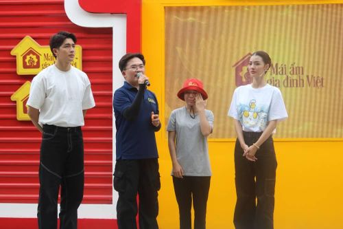 'Mái ấm gia đình Việt': Gần 800 triệu đồng được trao trong ngày ghi hình đầu tiên tại Đà Nẵng