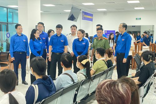 Tuổi trẻ toàn quốc ra quân đội hình thanh niên tình nguyện hỗ trợ chính quyền hai cấp