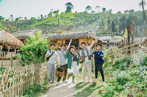 Thấy gì từ 'cơn sốt' du lịch tại Bản Liền?