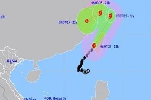 Bão số 2 suy yếu dần, không có khả năng quay lại Biển Đông