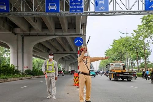 Xây dựng thói quen di chuyển an toàn trên đường Phạm Văn Đồng