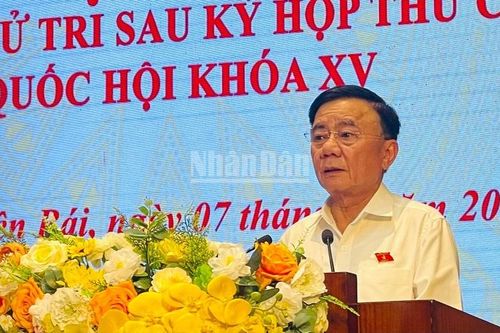 Đoàn đại biểu Quốc hội tỉnh Lào Cai tiếp xúc cử tri sau kỳ họp