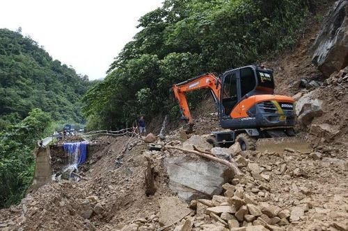 Quốc lộ 16, đoạn qua tỉnh Nghệ An bị sạt lở nghiêm trọng