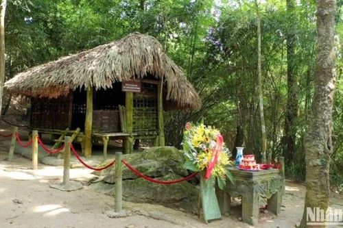 Tạm dừng đón khách tham quan cụm di tích Lán Nà Nưa
