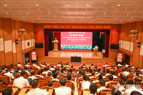 Cảnh sát biển tổ chức thi cán bộ huấn luyện điều lệnh giỏi