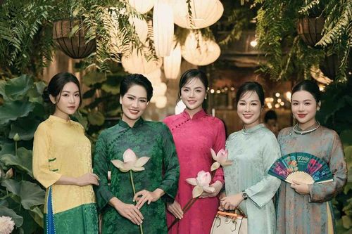Hương Ly, Minh Anh hóa 'nàng thơ', cùng dàn sao Việt 'thoải mộng' trong vườn Xuân của Cao Minh Tiến
