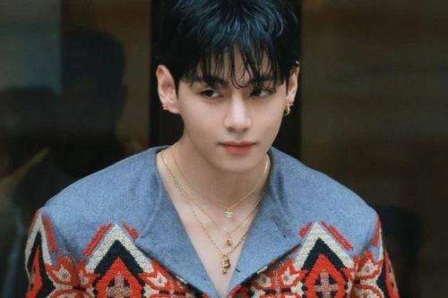V (BTS) sánh cùng Ronaldo, Messi