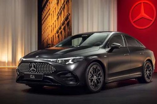 Xe điện hiếm hoi của Mercedes bán chạy