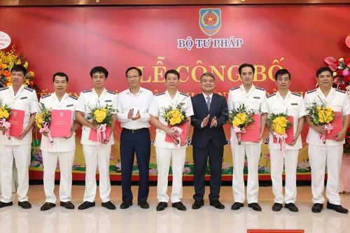 Công bố quyết định của Bộ trưởng Bộ Tư pháp về công tác cán bộ