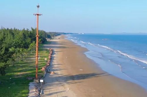 Bãi biển hoang sơ cách Hà Nội 3 giờ lái xe, cảnh đẹp tự nhiên, hải sản tươi ngon