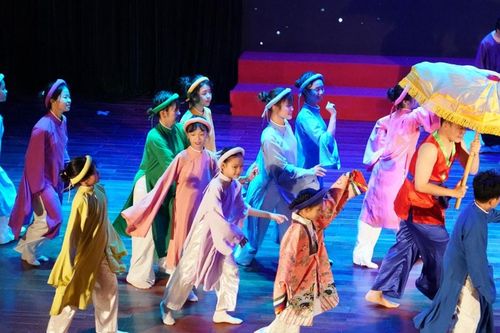 Gần 100 vũ công nhí kể giấc mơ bằng ballet, hiphop