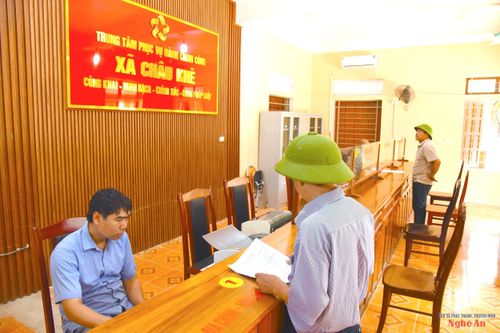 Cán bộ, công chức vùng cao Nghệ An ngày đêm bám trụ sở, đảm bảo chất lượng hoạt động trung tâm phục vụ hành chính công