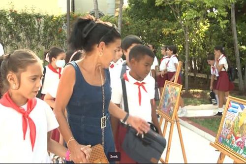 Học sinh Cuba yêu thích tìm hiểu văn hóa và lịch sử Việt Nam