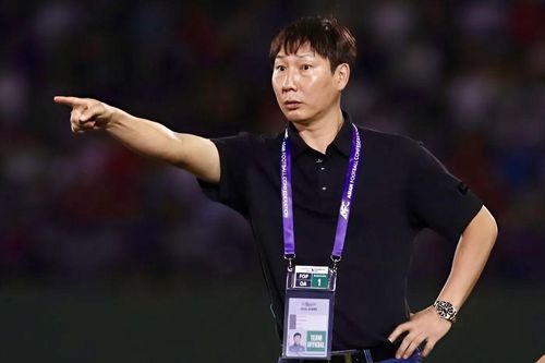 'Báu vật' của bầu Đức và 7 cầu thủ bị HLV Kim Sang Sik gạch tên