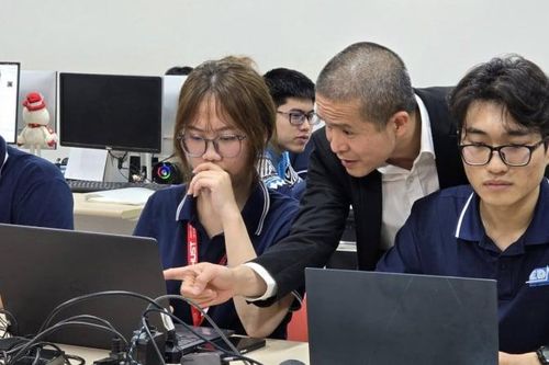 'Thừa thợ, thiếu thầy': Nghịch lý ngành sản xuất thời AI