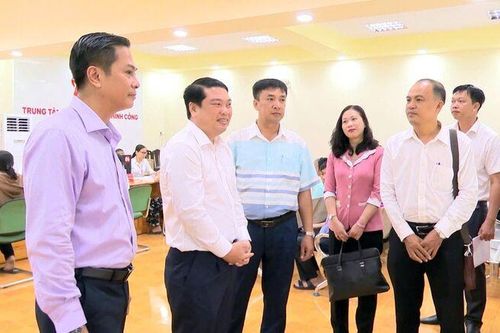 Phó Chủ tịch UBND tỉnh An Giang Lê Trung Hồ thăm xã Phú Tân và xã Hòa Lạc