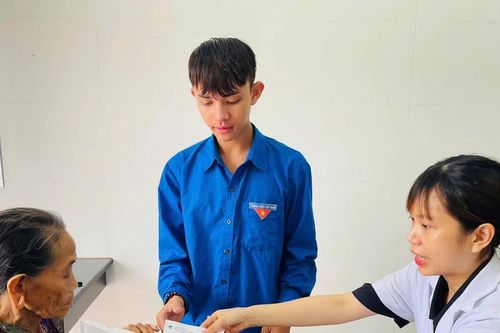 Chung tay chăm sóc sức khỏe cho người dân vùng biên