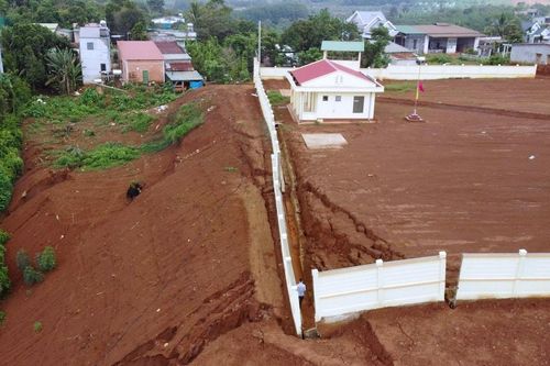Hiện trường sụt lún thao trường huấn luyện tại Lâm Đồng