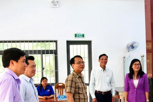 Phó Bí thư Tỉnh ủy Đặng Hồng Sỹ kiểm tra hoạt động chính quyền cơ sở tại 4 xã khu vực Đông Nam tỉnh