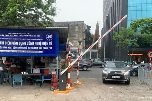 Hà Nội: Hơn 400 điểm trông giữ xe thu phí không dùng tiền mặt