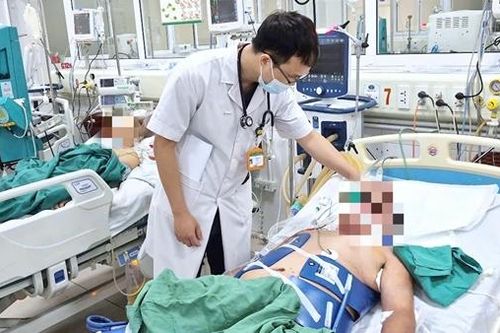 Trèo lên trần sửa bồn nước, người đàn ông bị điện giật ngừng tim