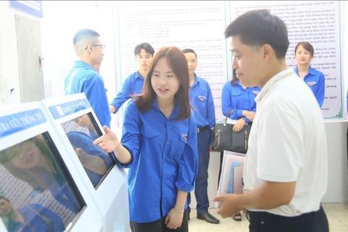 Hàng nghìn thanh niên tình nguyện hỗ trợ chính quyền hai cấp