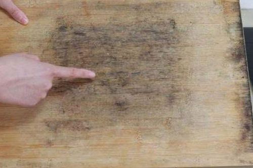 Chuyên gia cảnh báo: Thấy 4 dấu hiệu này trên thớt, hãy thay ngay kẻo rước bệnh vào người