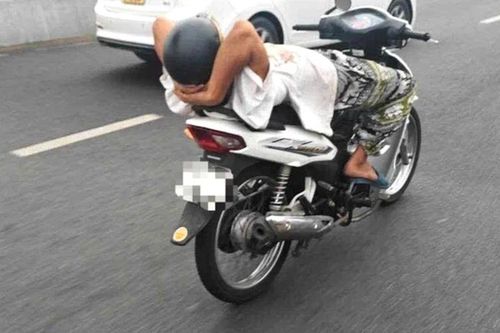Thông tin gây sốc về người đàn ông thả 2 tay, nằm ngửa trên xe máy chạy qua cầu Rồng, Đà Nẵng