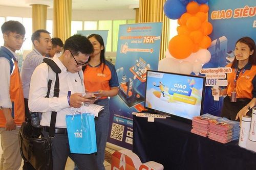 VCCI đề xuất giảm thủ tục cho sàn thương mại điện tử nhỏ