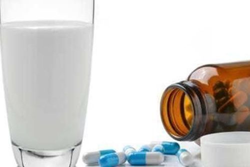 6 loại thuốc không uống cùng với sữa