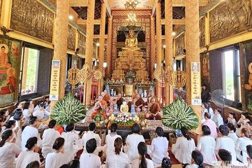 Trang nghiêm Lễ dâng y tắm mưa tại chùa Khmer