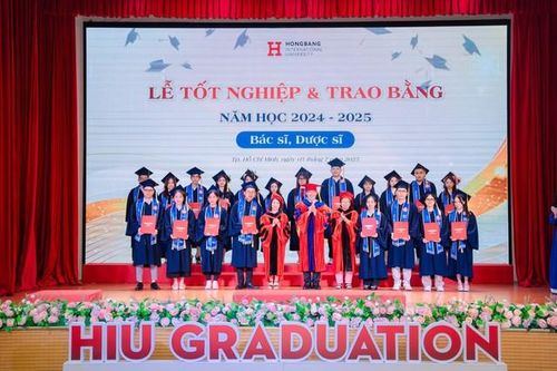 Lễ tốt nghiệp đầy cảm xúc tại Đại học Quốc tế Hồng Bàng: Tuyên thệ y đức, tri ân và hàng loạt thành tích rực rỡ
