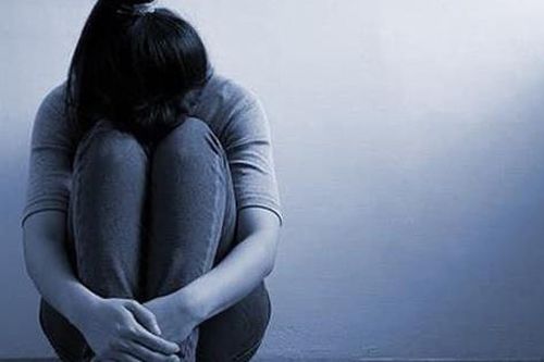 Trẻ lo lắng quá mức, né tránh bạn bè, tiệc tùng cẩn trọng với chứng rối loạn lo âu