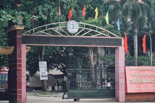 Nhiều giáo viên, cựu học sinh tiếc nuối khi trường THPT chuyên Bắc Giang đổi tên