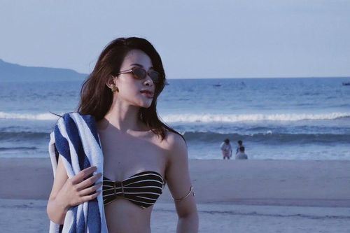 Vợ Phan Văn Đức gây sốt với bộ bikini tôn dáng quyến rũ