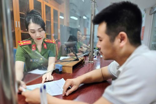 'Ca tối' phục vụ dân - mô hình mới từ Công an phường Ngọc Hà