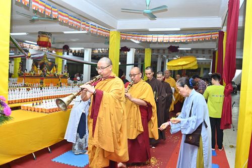 Chùa Pháp Vân diễn ra Pháp hội Phật Đảnh Tôn Thắng đầu tiên tại Việt Nam