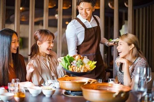 Quán thịt rán Trung Quốc tuyển bồi bàn 'phải có bằng đại học'