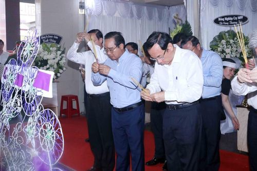 Lãnh đạo Thành phố Hồ Chí Minh viếng các nạn nhân tử vong vụ cháy chung cư Độc Lập