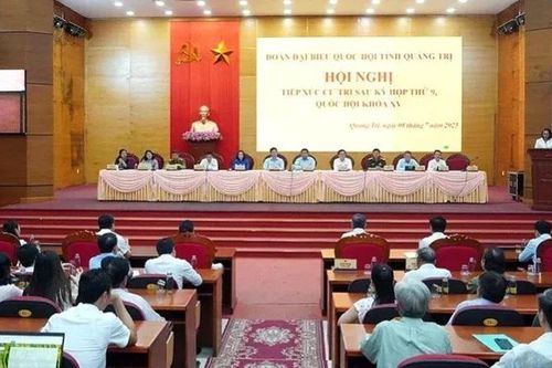 Phó Thủ tướng Nguyễn Chí Dũng tiếp xúc cử tri tỉnh Quảng Trị