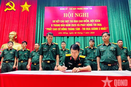 Trung đoàn 726 phát động thi đua 'Phất cao cờ hồng Tháng Tám - Thi đua giành 3 nhất'