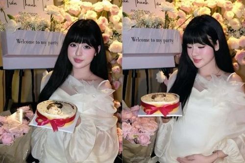 'Hot girl trứng rán' yêu kiều đón tuổi mới với bụng bầu lớn