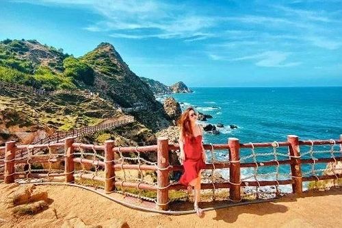 Về Gia Lai và Đắk Lắk ngắm voi rừng, săn cá voi giữa biển