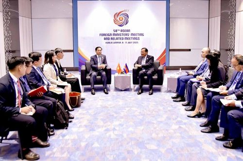 Phó Thủ tướng, Bộ trưởng Ngoại giao Bùi Thanh Sơn gặp Phó Thủ tướng, Bộ trưởng Ngoại giao Campuchia